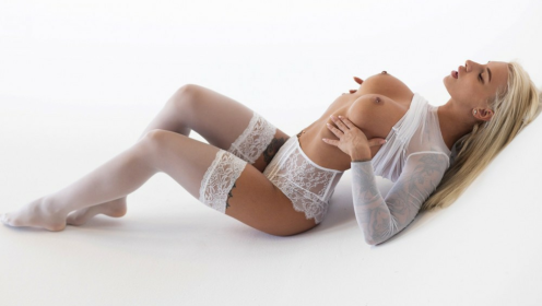 Hot & Heavy AbbyQ VR Striptease Sensation preview