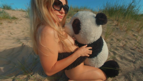 Stefani Kaleesy Beach Day in Poland preview